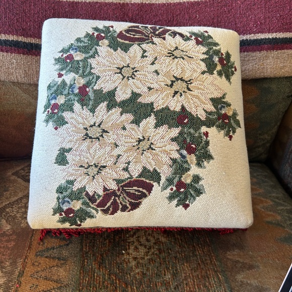Foot stool with embroidered flowers and red fringe vintage - Picture 1 of 8